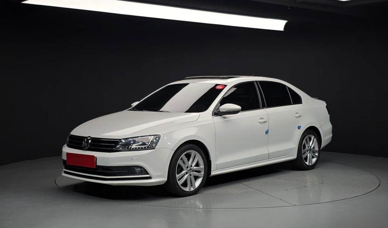Volkswagen Jetta 2015 — front view
